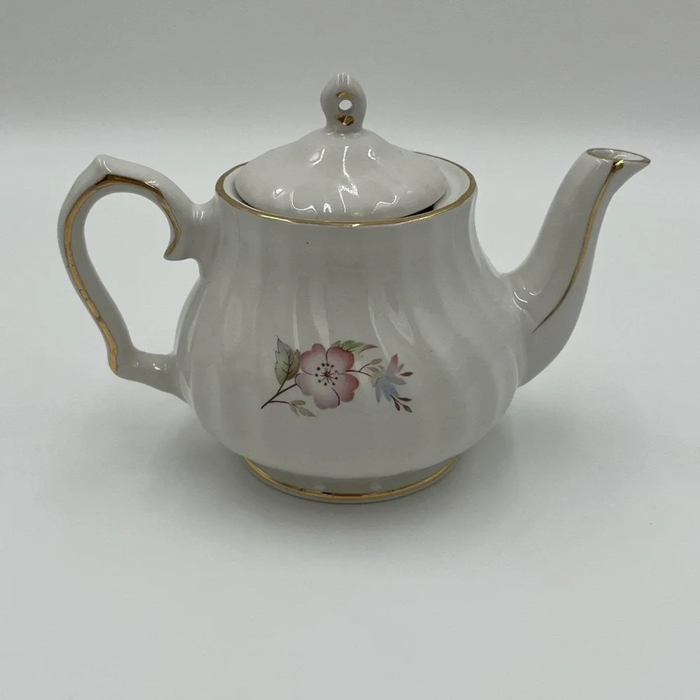 Royal Oak Mini Teapot White Floral Porcelain Gold Trim Ribbed Small‎ Tea Pot